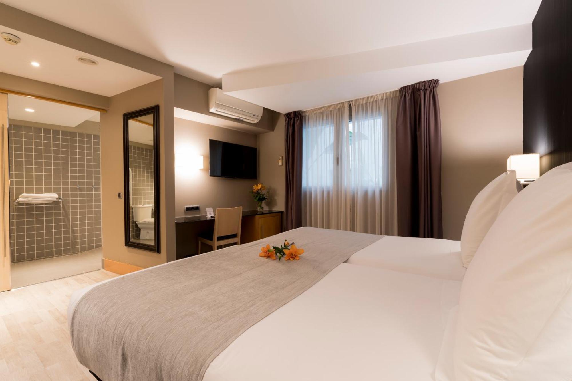 א-קורוניה Hotel Plaza מראה חיצוני תמונה