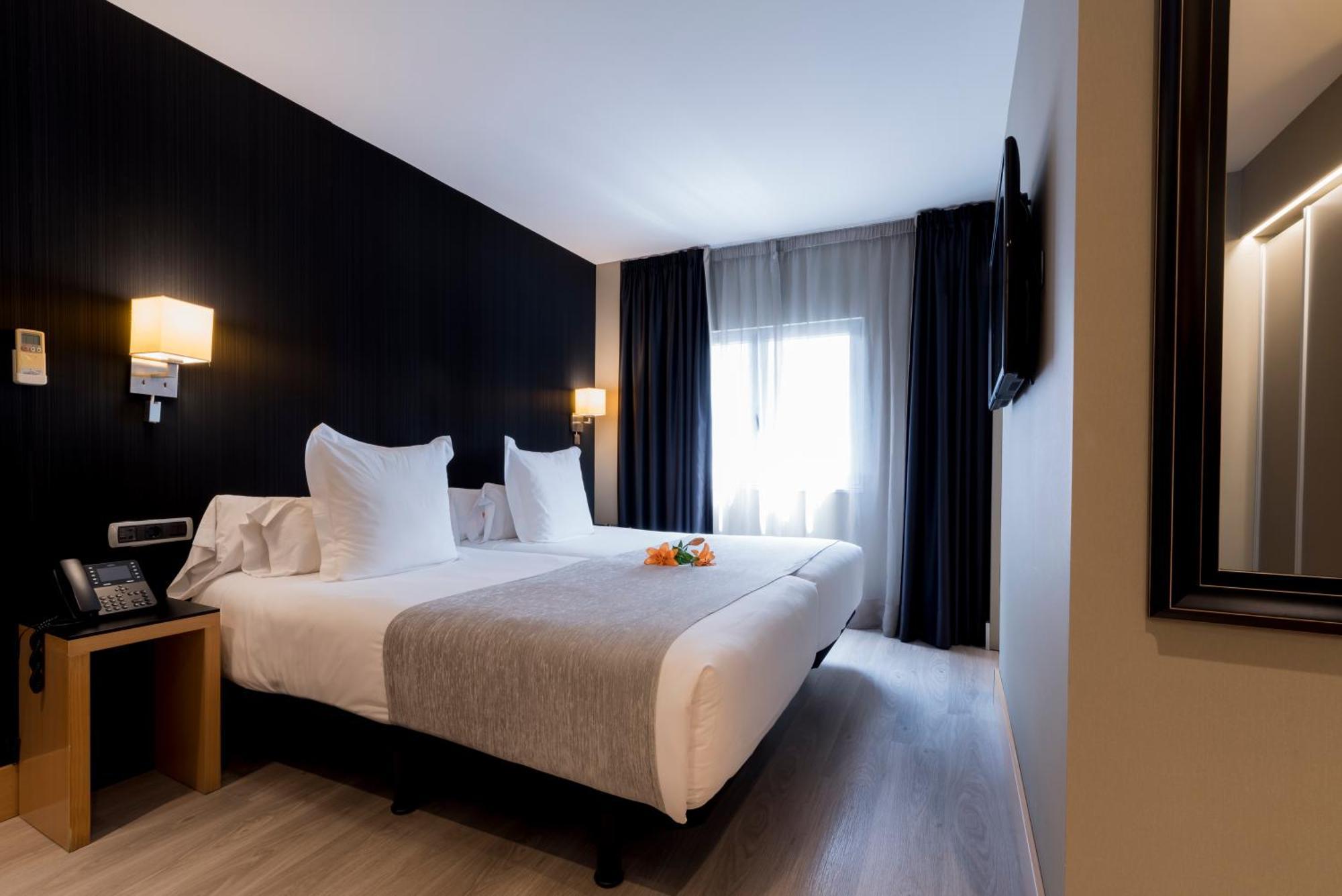 א-קורוניה Hotel Plaza מראה חיצוני תמונה