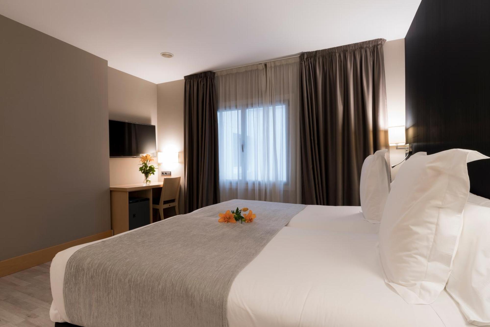 א-קורוניה Hotel Plaza מראה חיצוני תמונה
