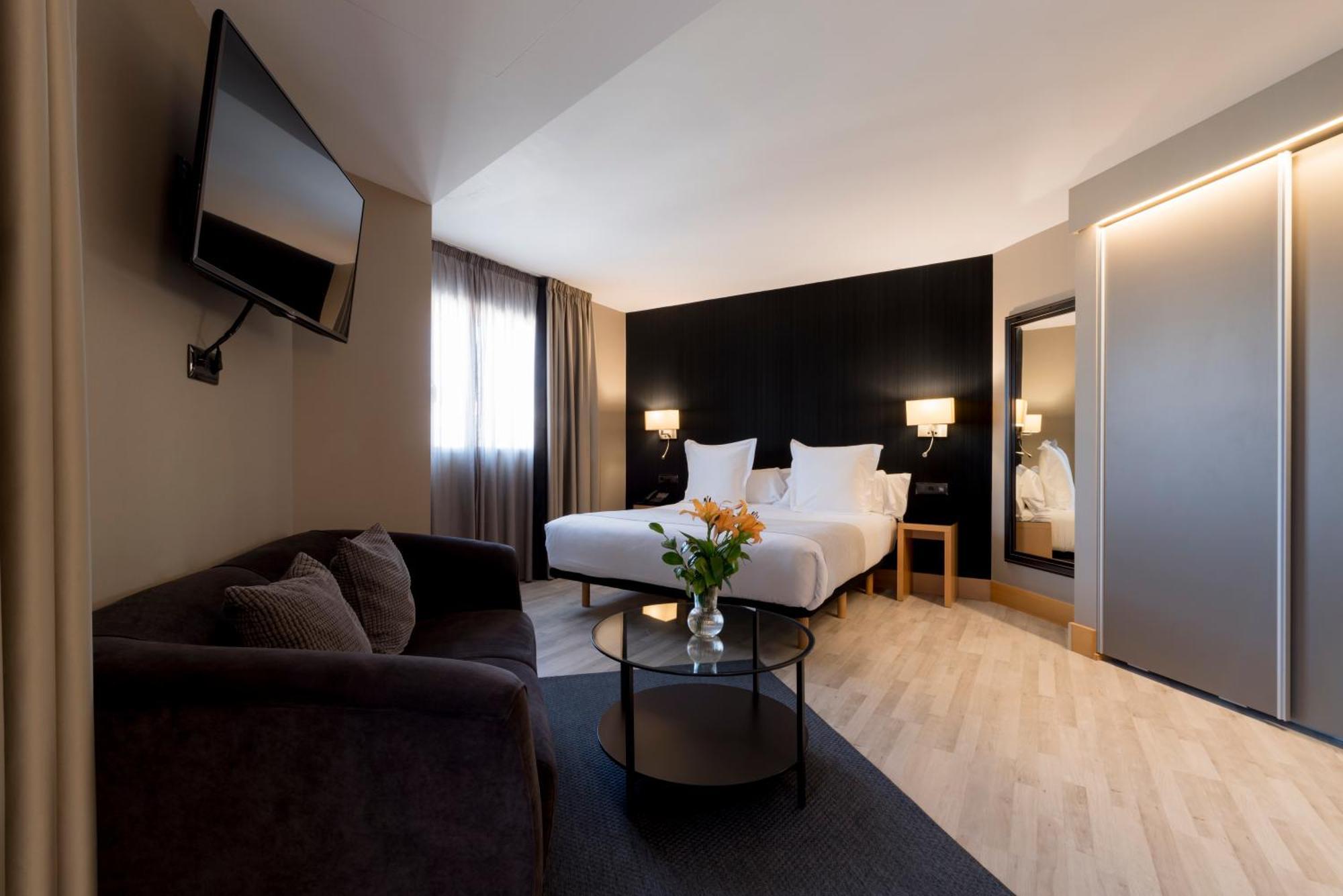 א-קורוניה Hotel Plaza מראה חיצוני תמונה