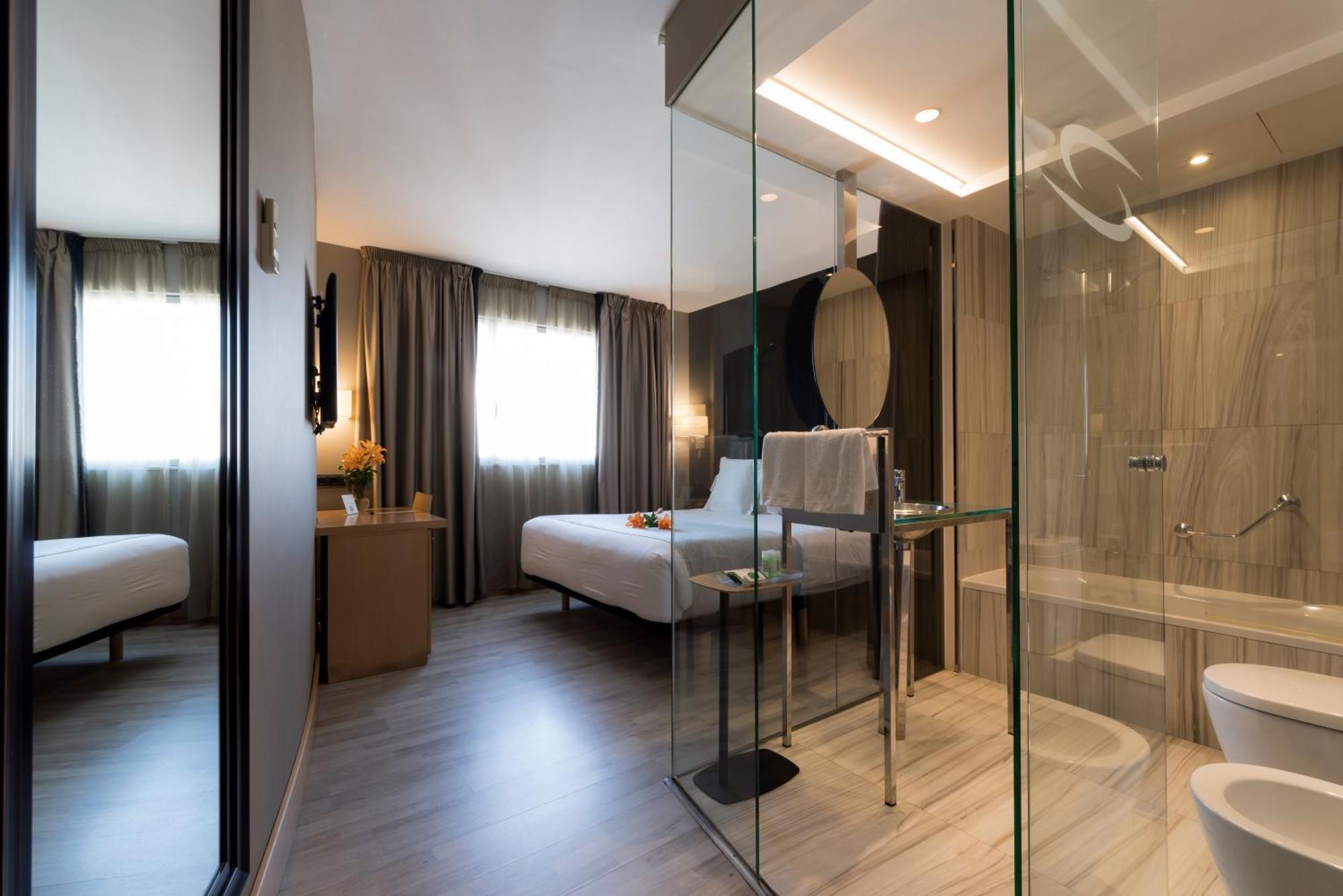 א-קורוניה Hotel Plaza מראה חיצוני תמונה
