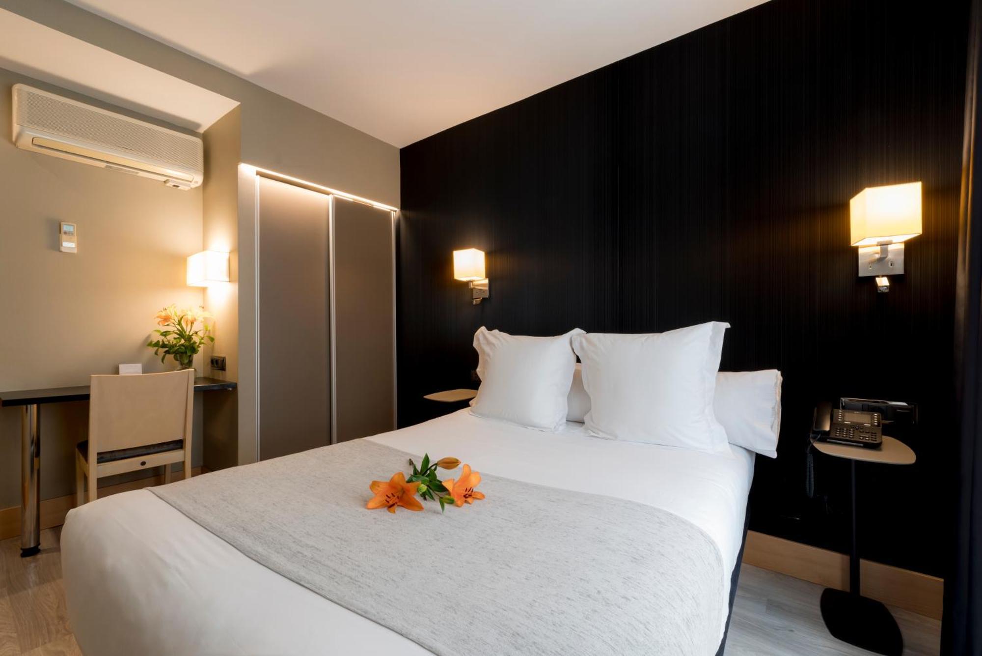 א-קורוניה Hotel Plaza מראה חיצוני תמונה