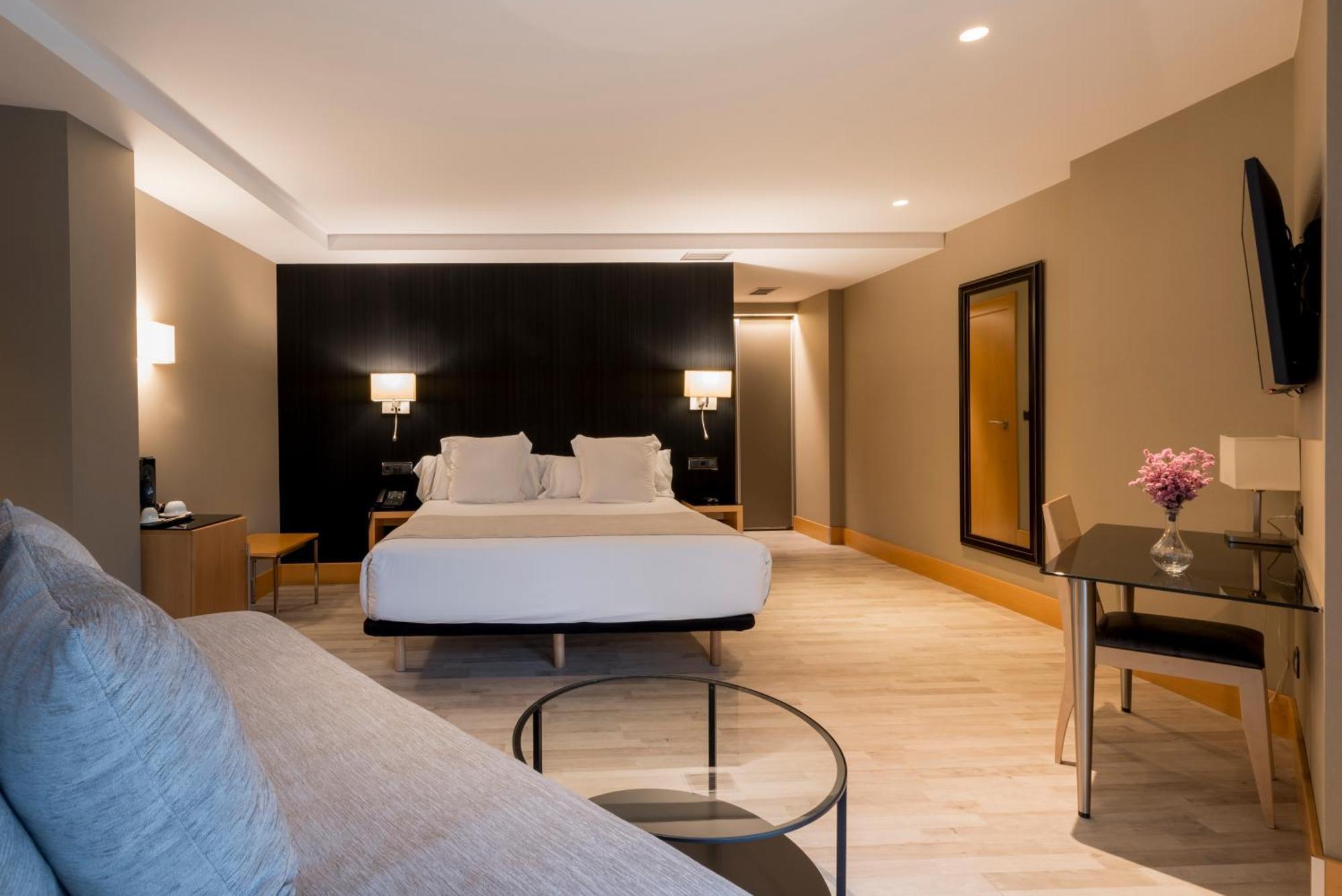 א-קורוניה Hotel Plaza מראה חיצוני תמונה