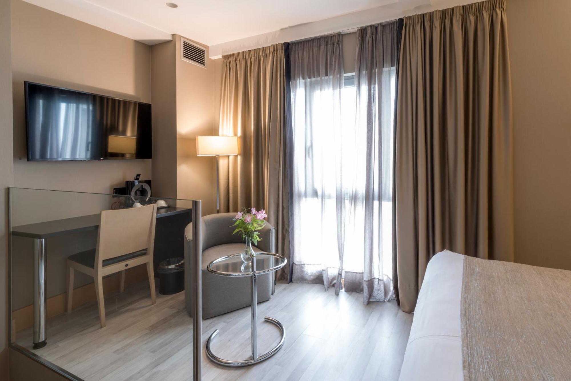 א-קורוניה Hotel Plaza מראה חיצוני תמונה
