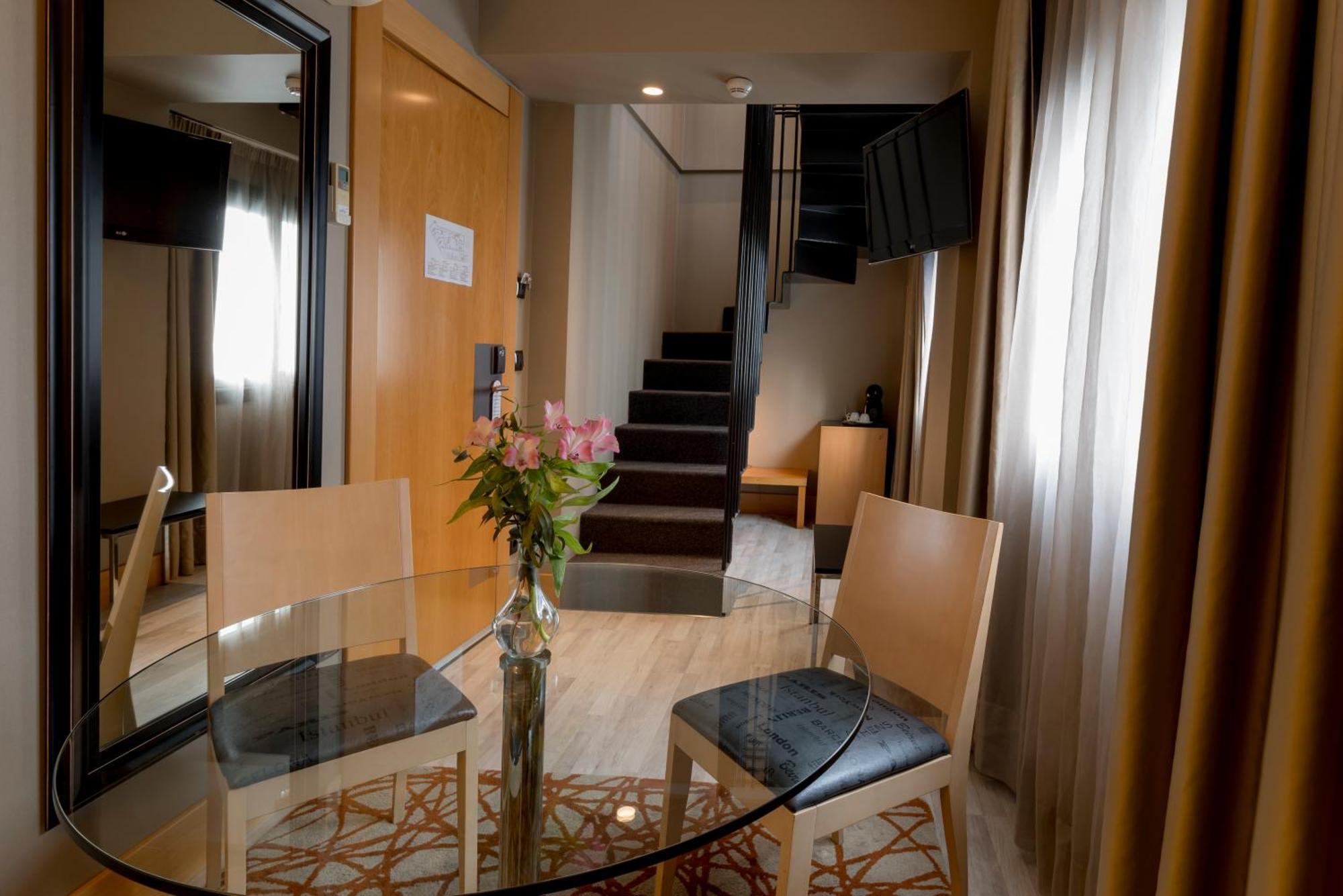 א-קורוניה Hotel Plaza מראה חיצוני תמונה